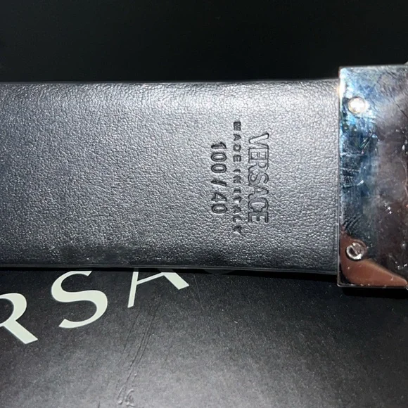 Reversible Versace belt - Picture 3 of 5